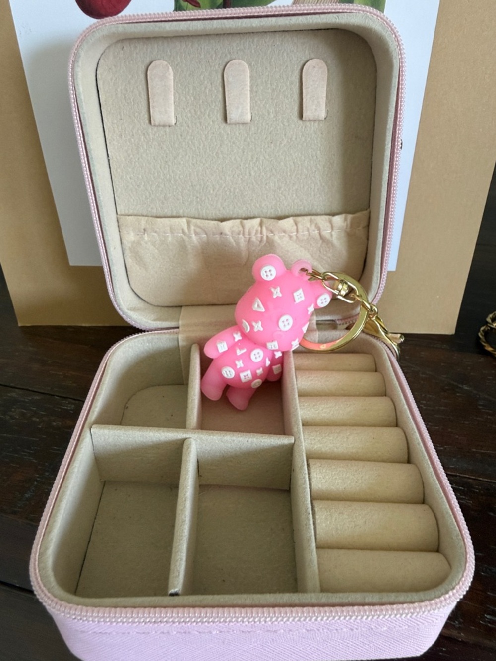 Pink bear charm & Square Zip jewelery organizer - Picture 4 of 7
